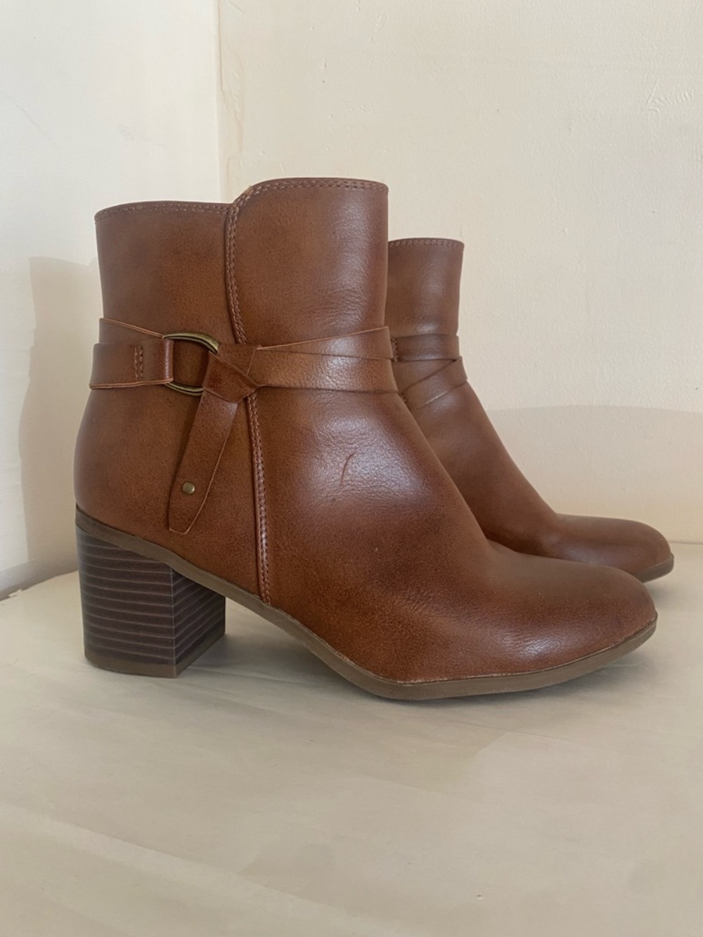 Frye and Co. Italia Brown Leather Ankle Boots Block Heel, strap, size 8 1/5